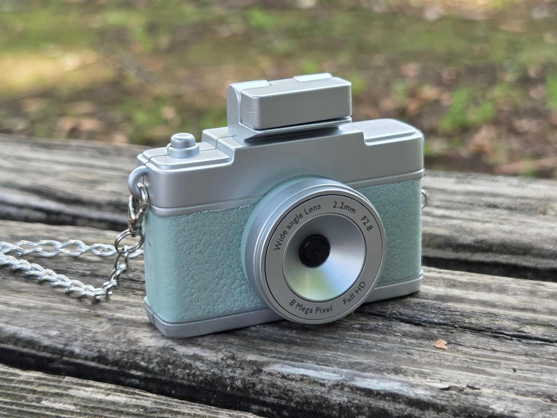 3COINSで2750円の「ミニトイカメラ」、ノスタルジックに浸るのに