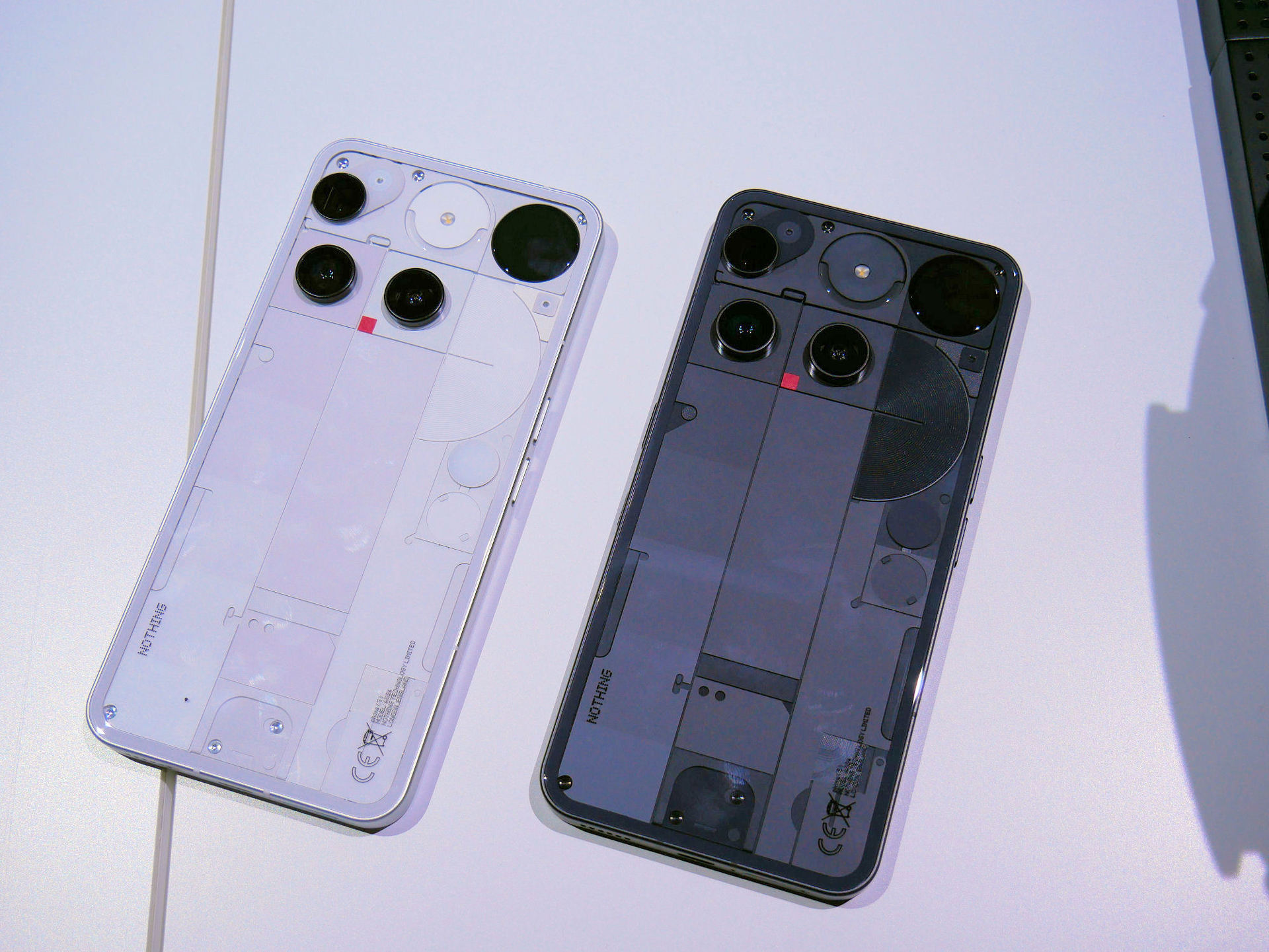 スマホが「つまらない」時代に「Nothing Phone (3)」が示す