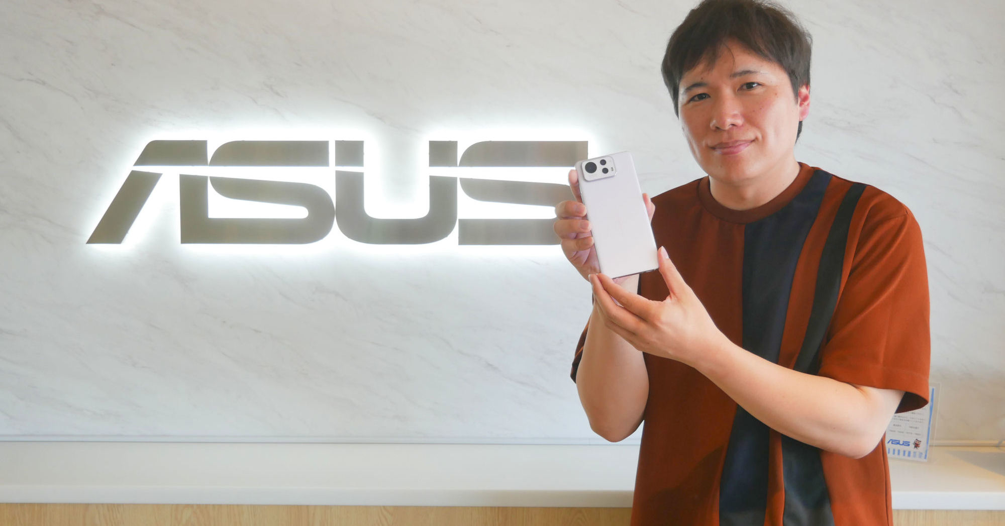ASUSに聞く「Zenfone 12 Ultra」の神髄 「脱コンパクト」の背景、キャリア販売なしでも日本カスタマイズを徹底のサムネイル