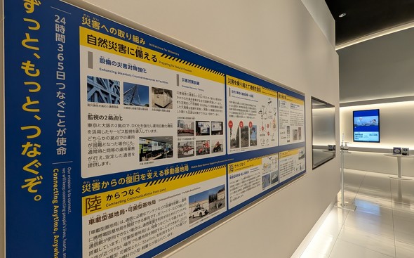 KDDI ʐMi iPhone X}z Ȃ Ȃ₷ ȂȂ au UQ povo