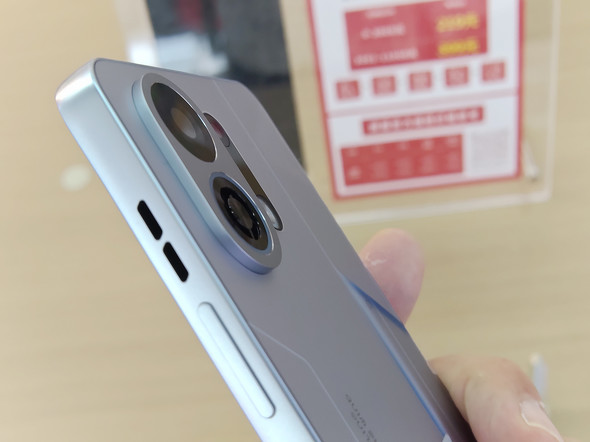 回転式の空冷ファンを搭載したOPPOのゲーミングスマホ「K13