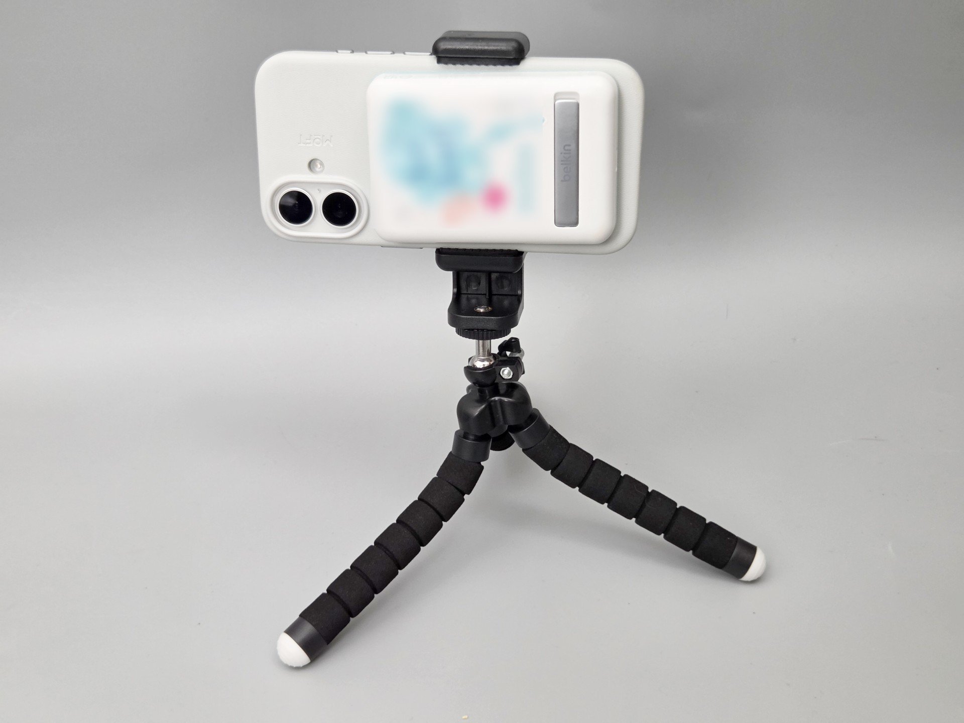 3COINSで330円の「モバイル三脚」があれば、スマホ写真の可能性広がる