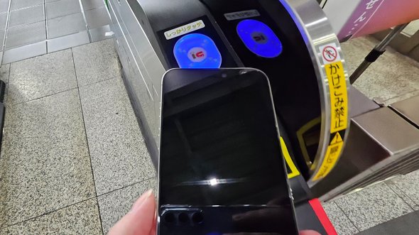 モバイルバッテリー MobileBattery 駅 改札 Suica