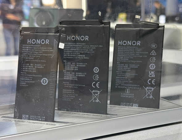 HONOR Magic V3