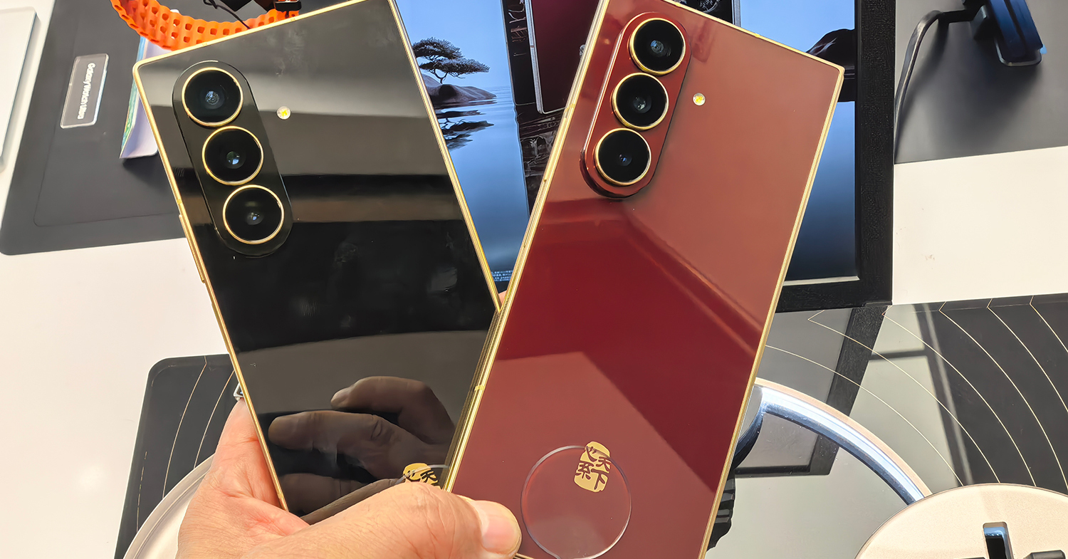 Samsungの高級折りたたみスマホ「W26」が2色のカラバリで初登場：山根