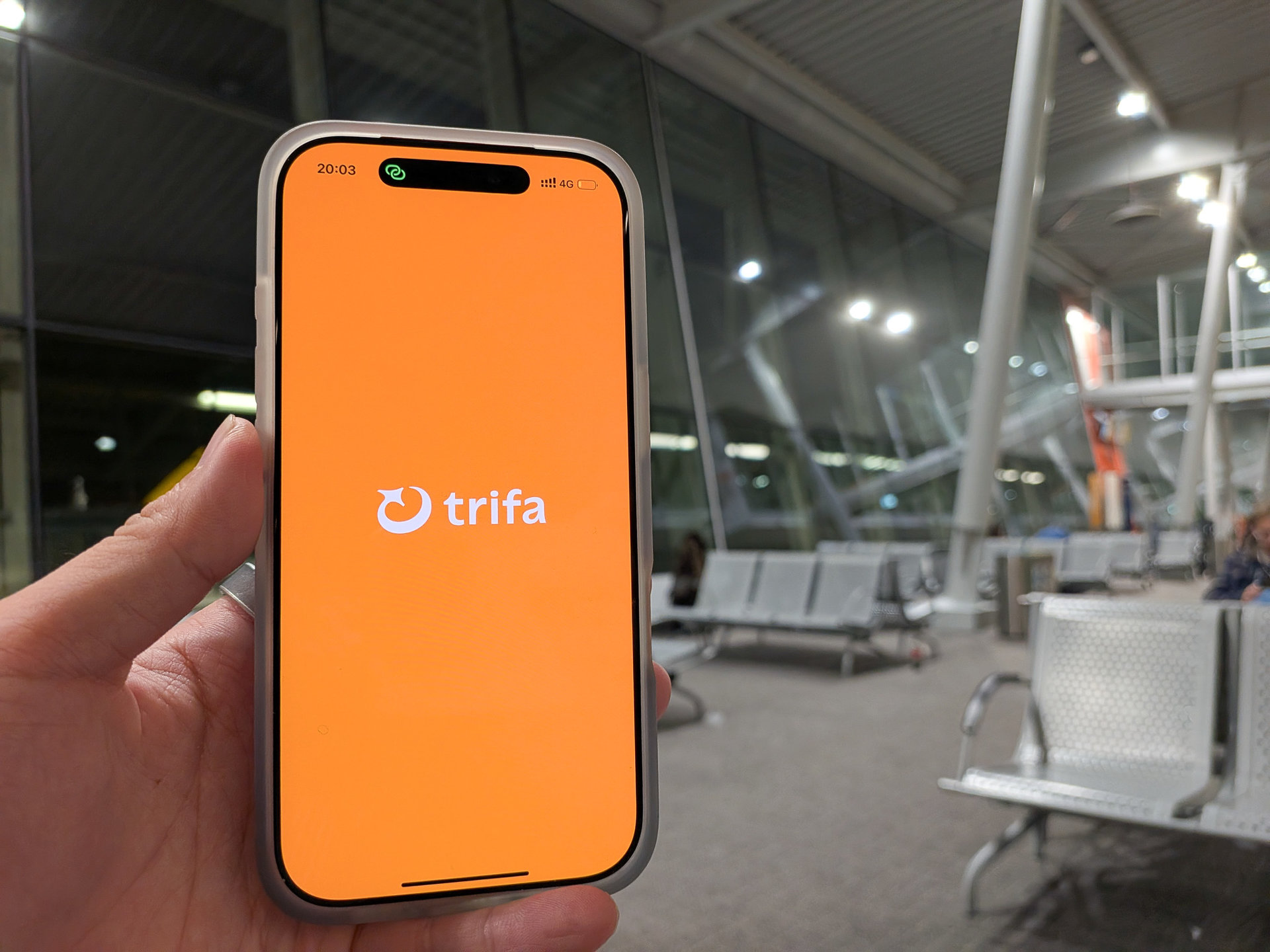 海外旅行用eSIMアプリ「トリファ」を使ってみた 初心者向けの丁寧な設計だが、5G対応は限定的で価格がネックのサムネイル