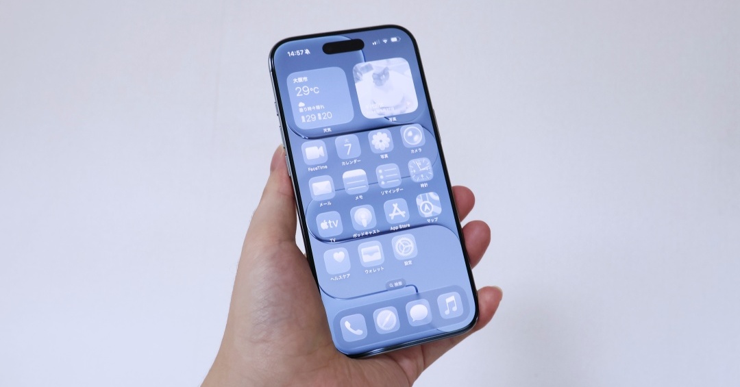 岸田元首相は「iPhone Air」ユーザー? 胸ポケットに収まるスマホの画像公開