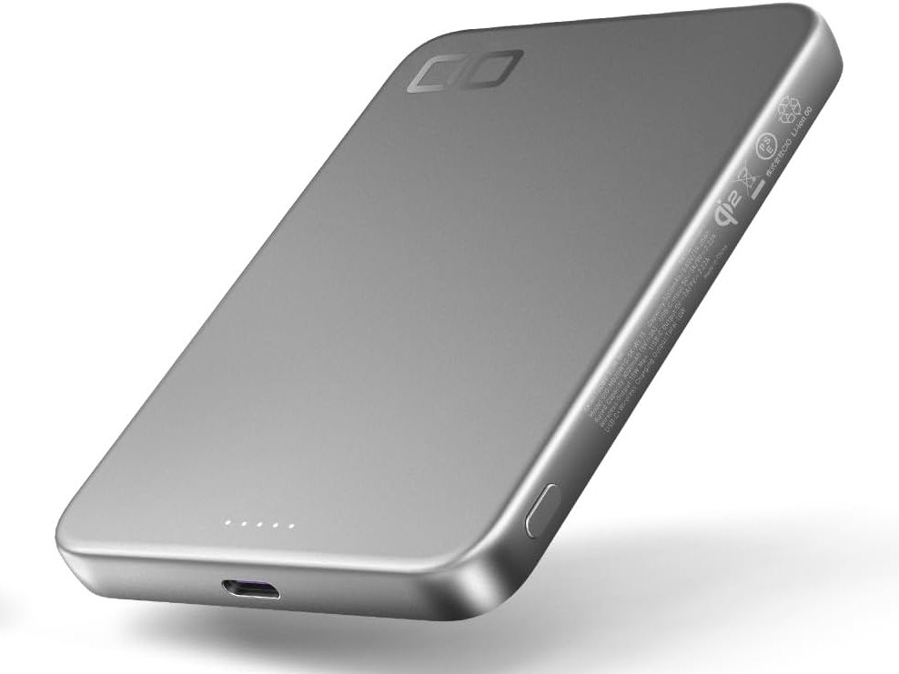厚み約8.7mm、重ね持ちにも便利「CIO モバイルバッテリー SMARTCOBY