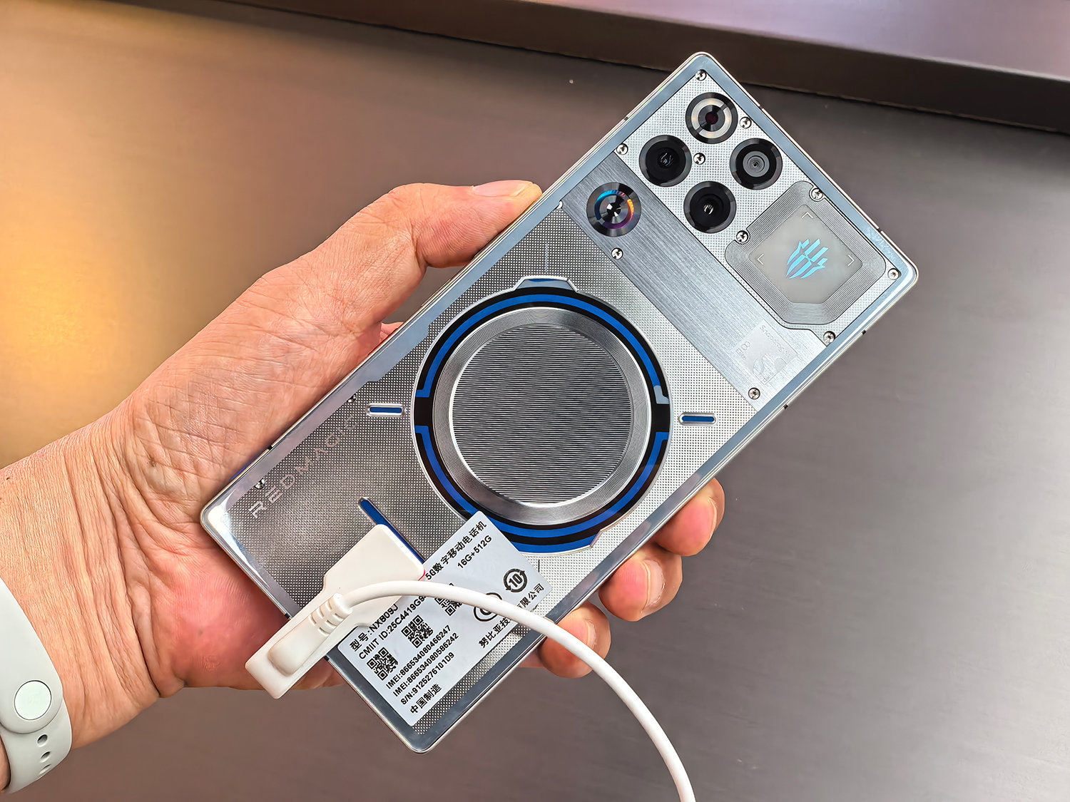 世界初！ 液体冷却のゲーミングスマホ「REDMAGIC 11 Pro+」がカッコ 