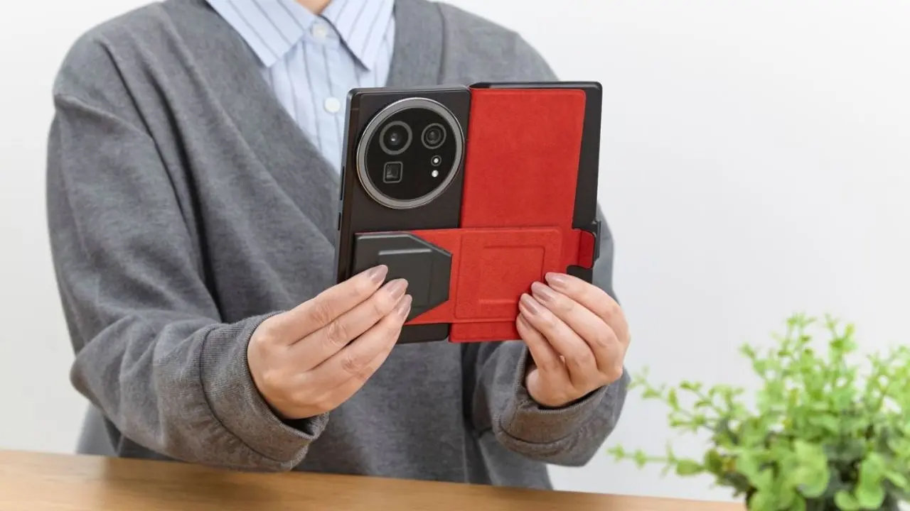 大型カメラ搭載スマホでも使える、手帳型マルチスマホケース発売　エレコムから