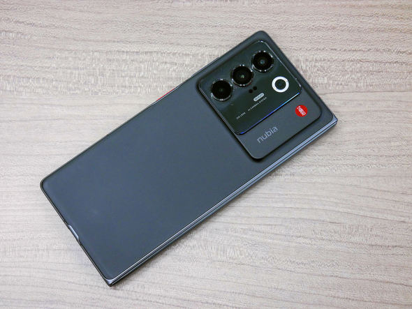 nubia Flip 3�Anubia Fold