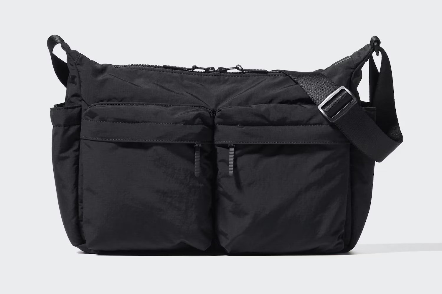 【ユニクロ】2990円の「マルチポケットショルダーバッグ」　7個のポケットで小分けに収納できる