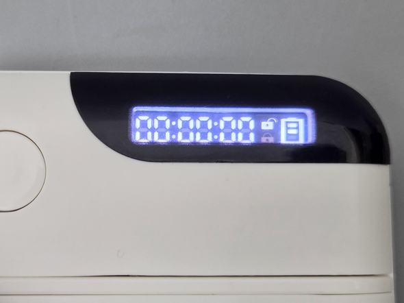 �\������