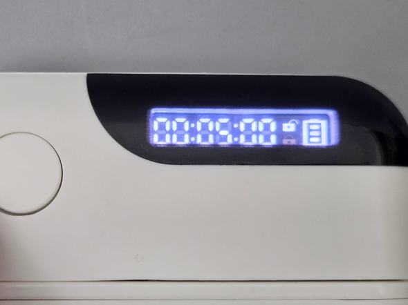 A�{�^����5�����݂ő��₷