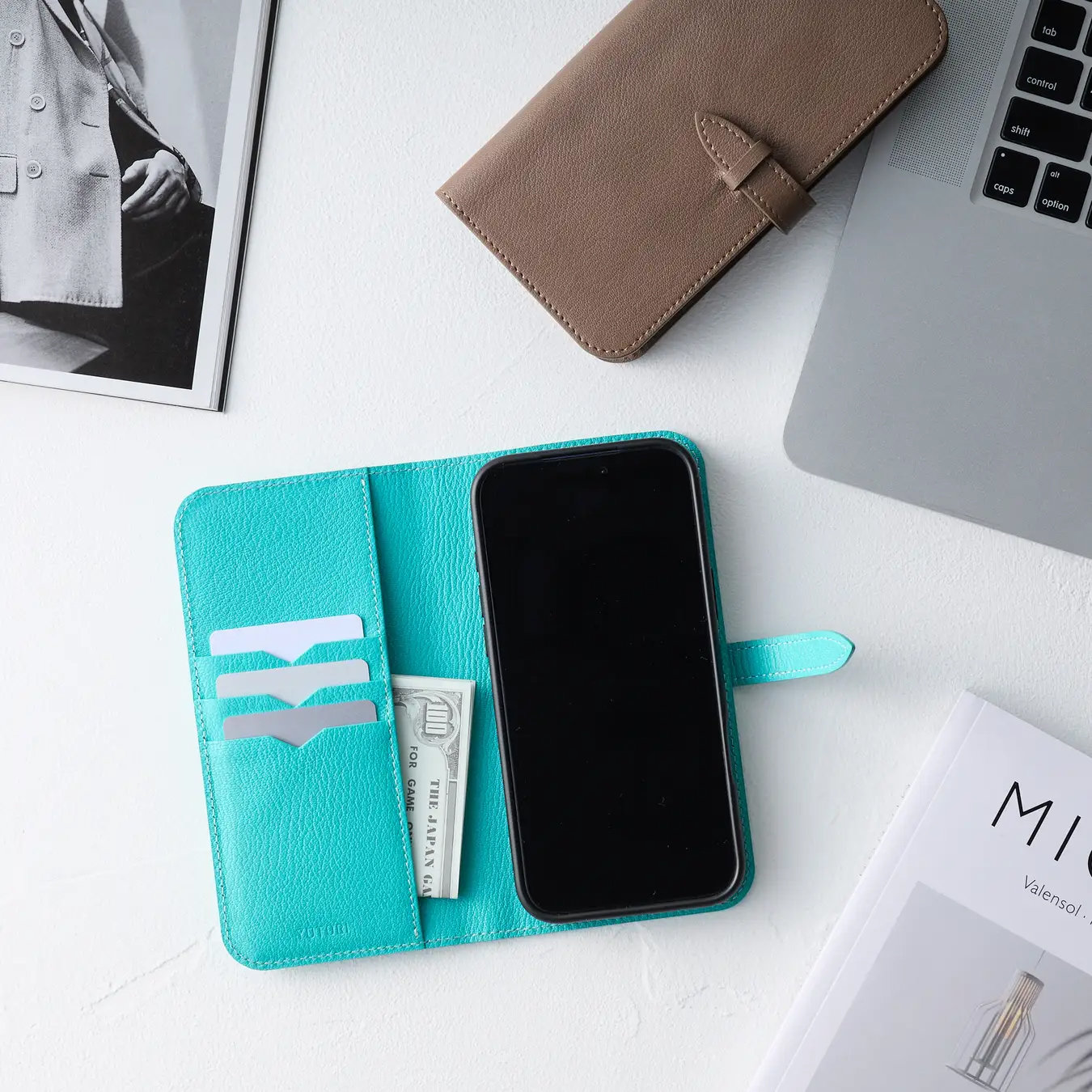 iPhone 17シリーズ向け手帳型ケース発売　高級シェーブルレザー採用で2万9700円