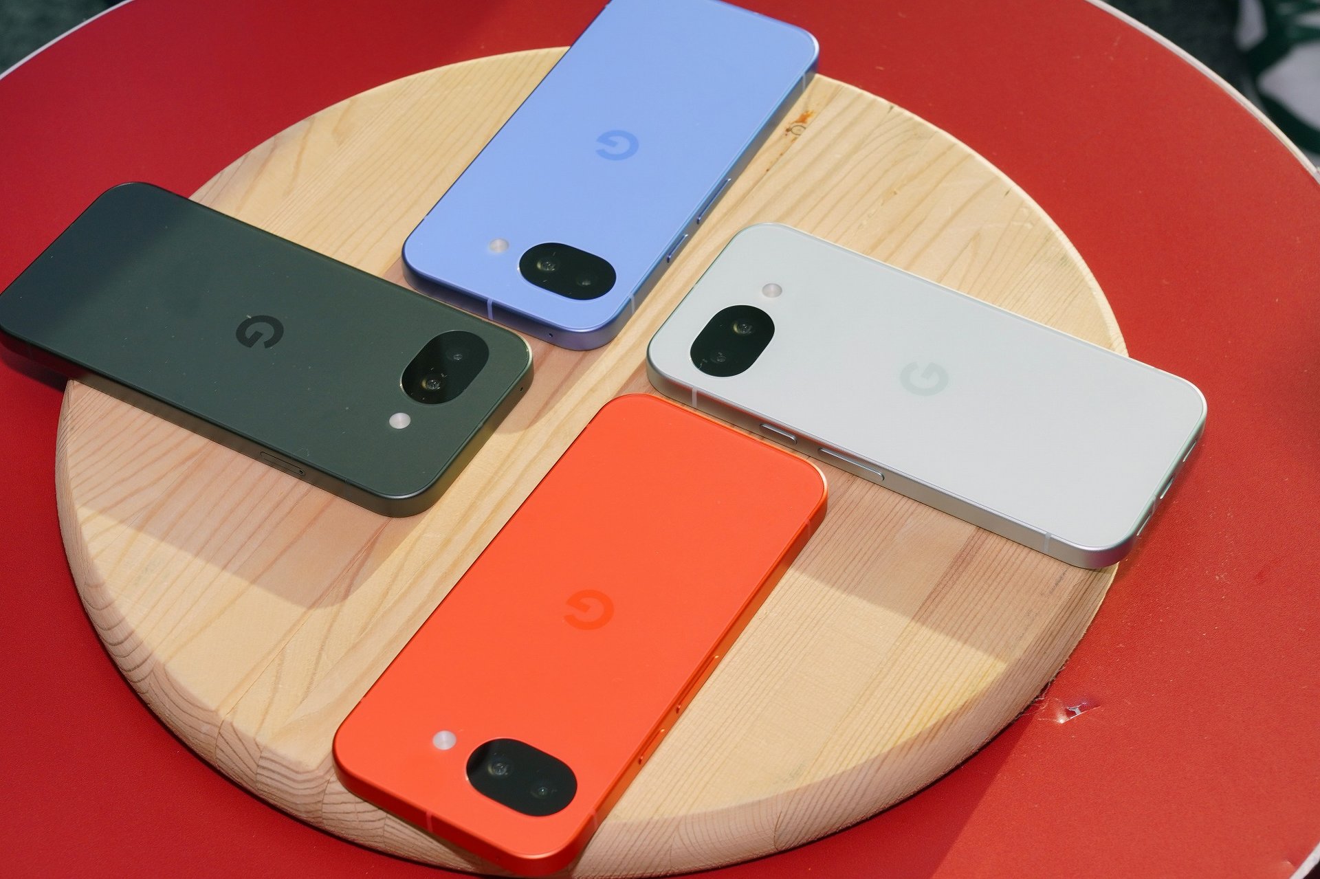 Google Pixel 10a」発表 ディスプレイを強化、アウトカメラがフラット