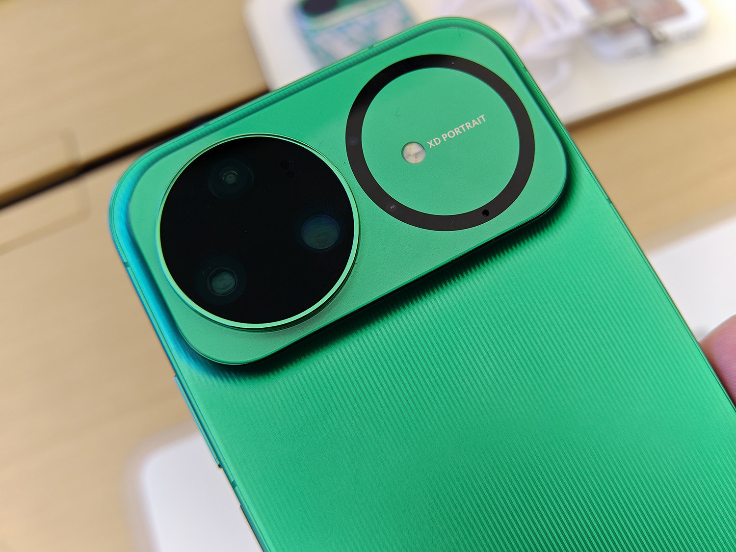 2つ目デザイン”へ大胆に変更したHuaweiの「nova 15 Ultra」：山根康宏 