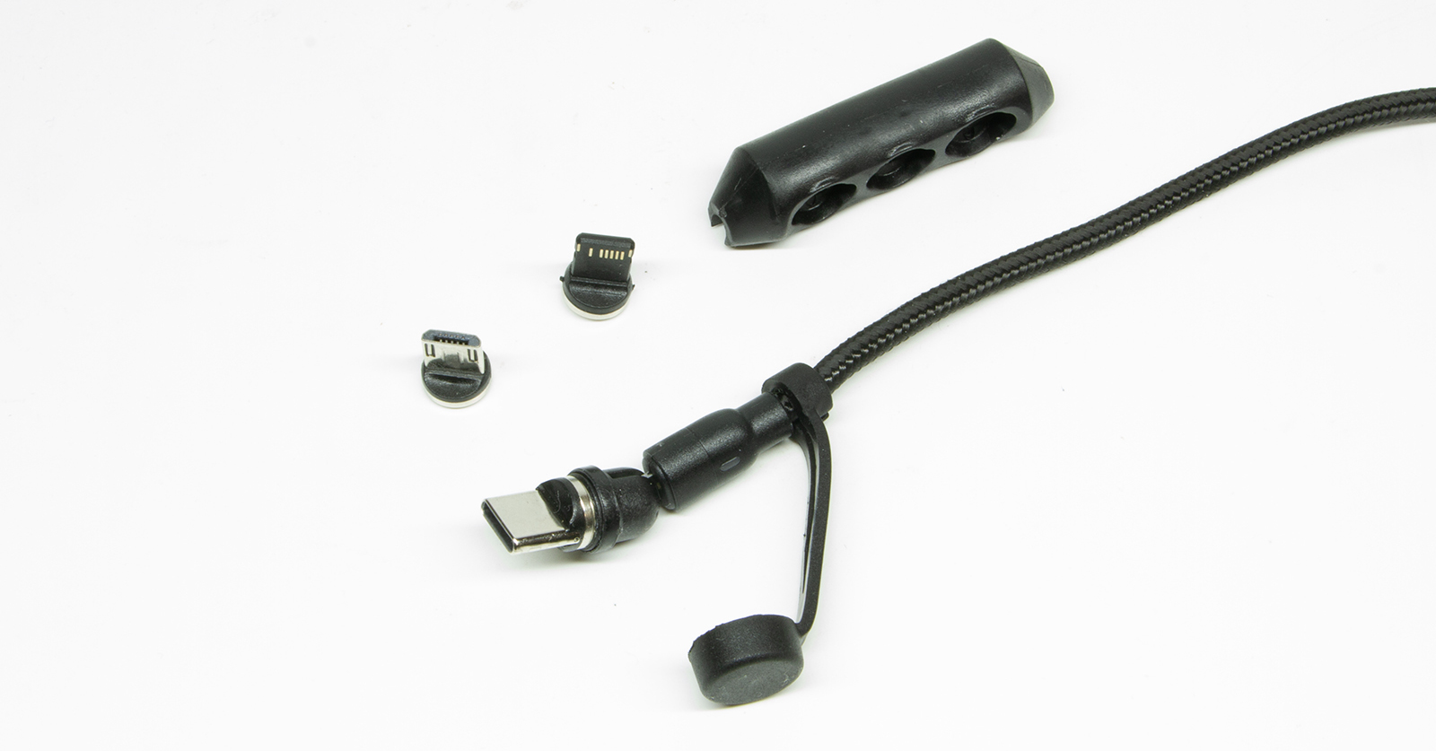 プラグ取り換えでLightning／USB Type-C／USB Micro-Bで充電OK！　キャンドゥで770円の「端子が選べるマグネットケーブル」を試す