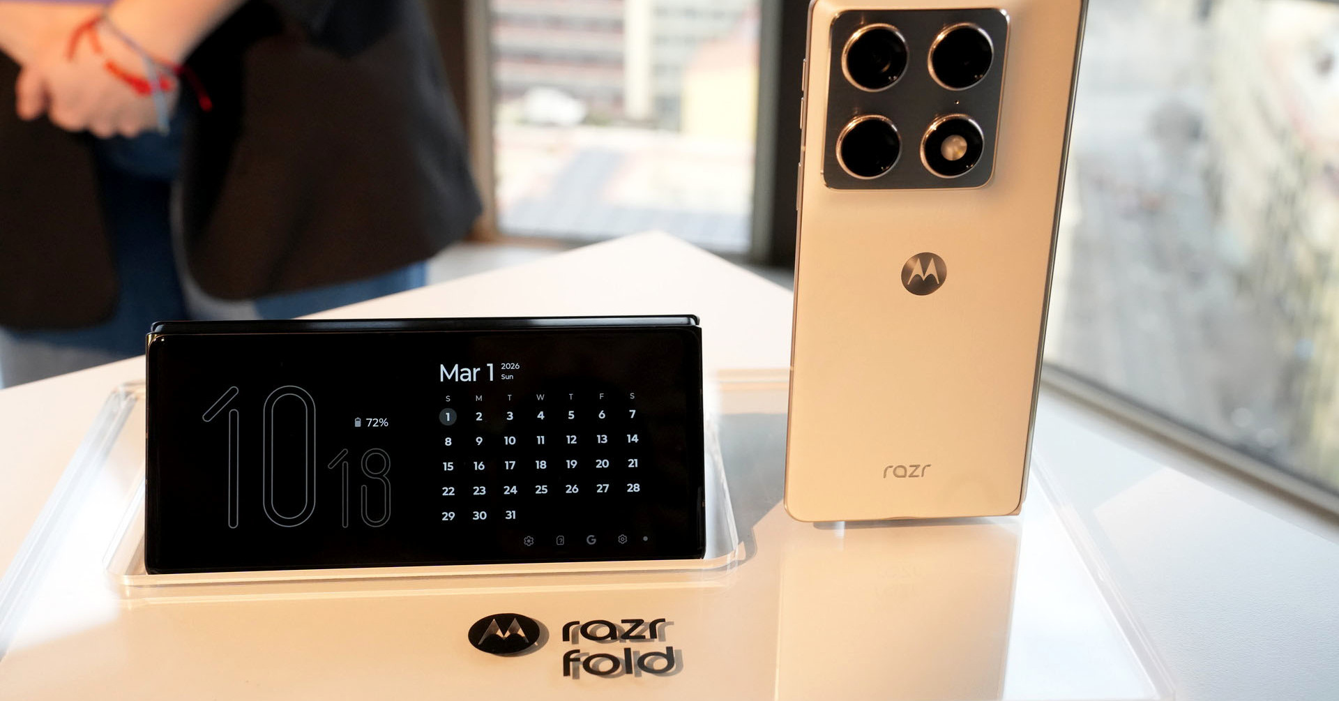 Motorolaがフォルダブルスマホ「razr fold」の実機を公開　「edge 70 fusion」など新モデルもお披露目