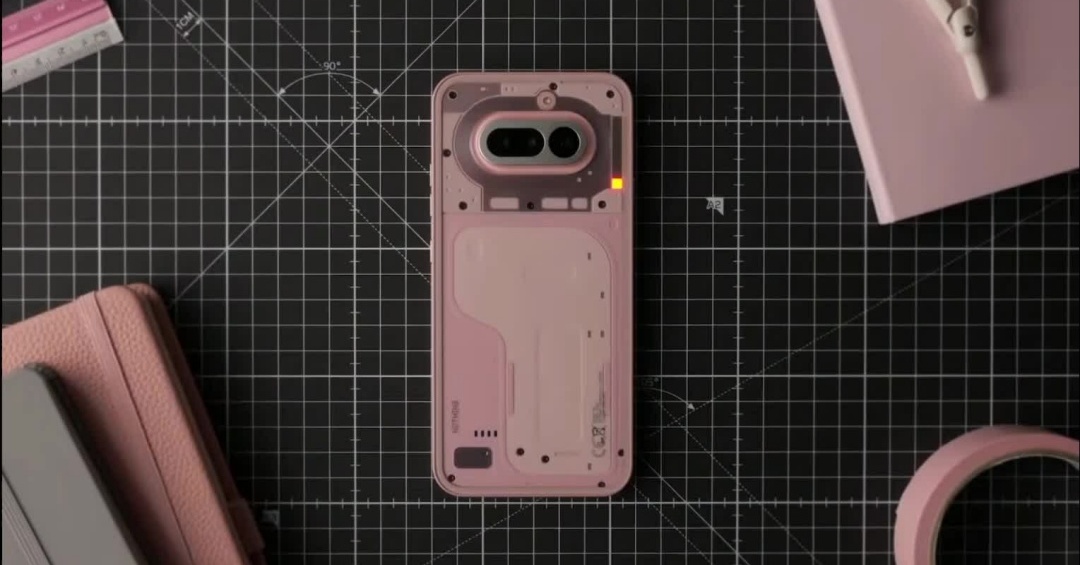 Nothing、6万円台の「Phone (4a)」詳細公開　光る「Glyphバー」に、Snapdragon 7s Gen 4を採用