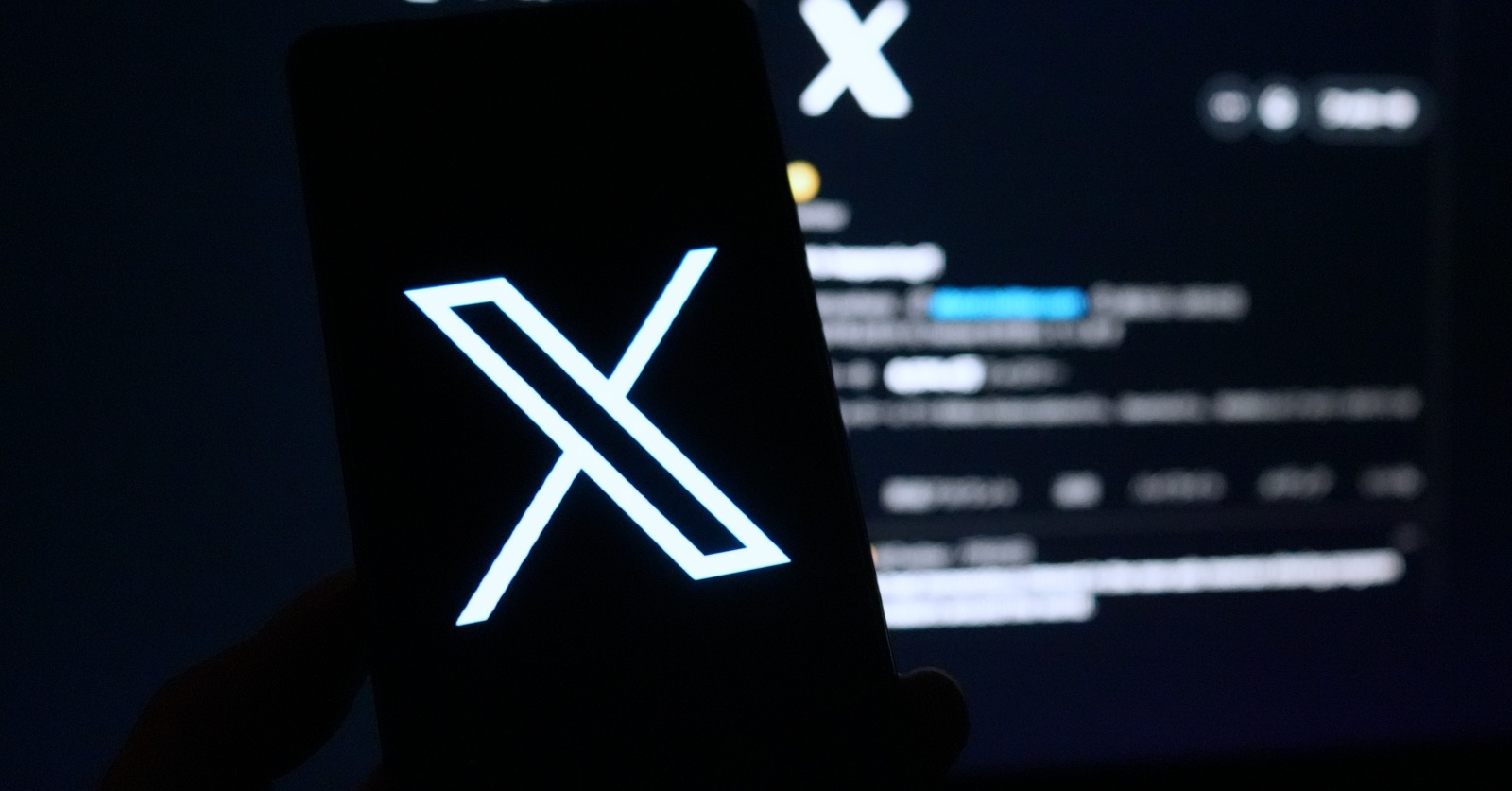 「Xからダークモードが消えた」「見づらい」──ユーザー困惑、対処法は？