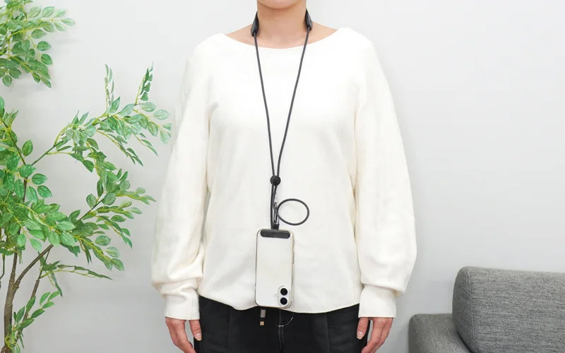 “振動リフレッシュ機能”を備えたスマホストラップ発売、100W充電にも対応　サンコーから