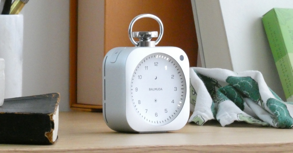 バルミューダがスマホ連携時計「The Clock」発表、5万9400円 針がなく