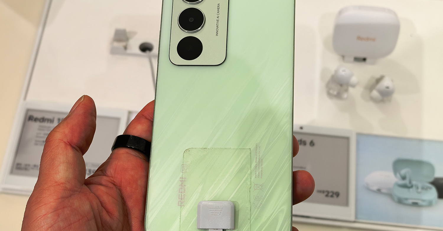 円安と日本仕様が悩ましい、「REDMI 15 5G」の国内外における価格差