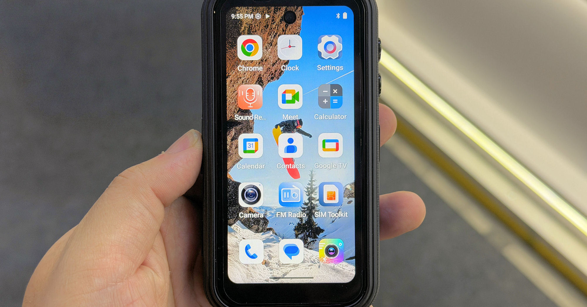 中国LAGENIOの「5G対応アクションカメラ」は4型、幅約59mmの超小型＆高耐久スマホ