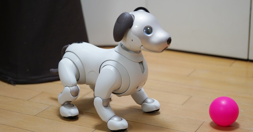 ソニー、AIで「aibo」との暮らしを日記に　専用アプリMy aiboが進化