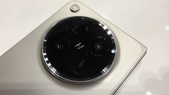 OPPOFindN6 �܂肽���݃X�}�z