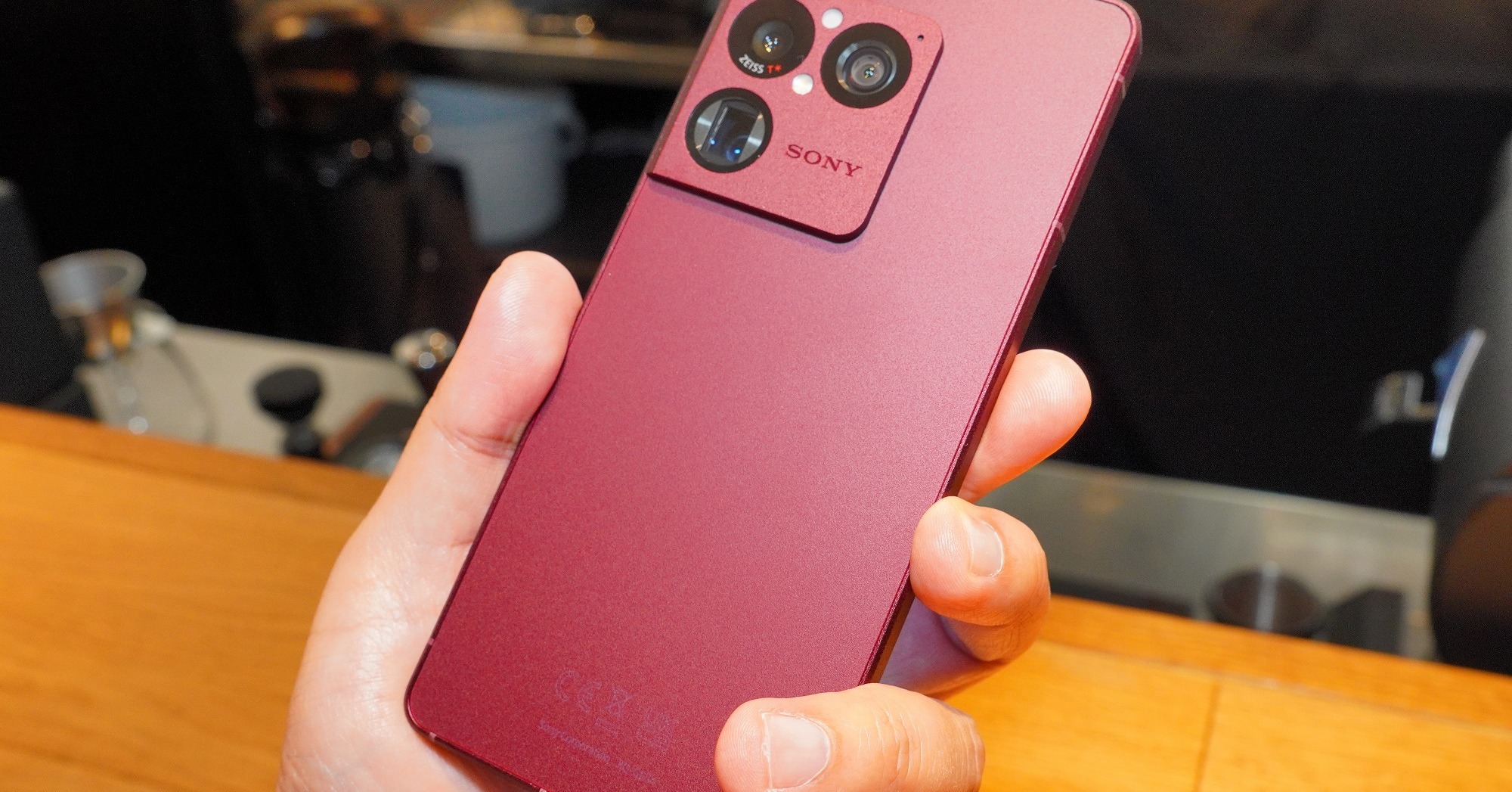 ソニーが「Xperia 1 VIII」で方針転換を図った理由　一般層に間口を広げるも、23万円超の価格がネックに
