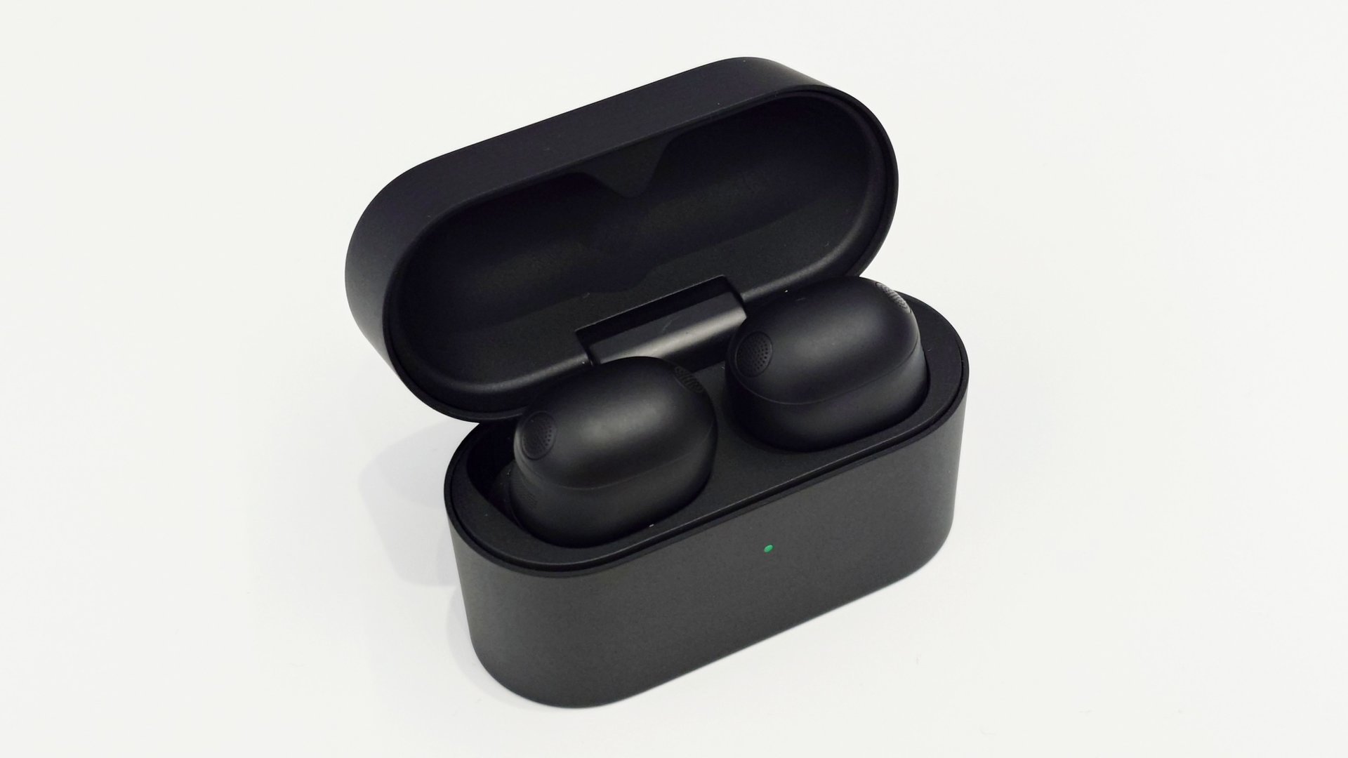 ソニーが「WF-1000XM6」専用カバーを発売　高級感ある合皮素材使用、ワイヤレス充電も可