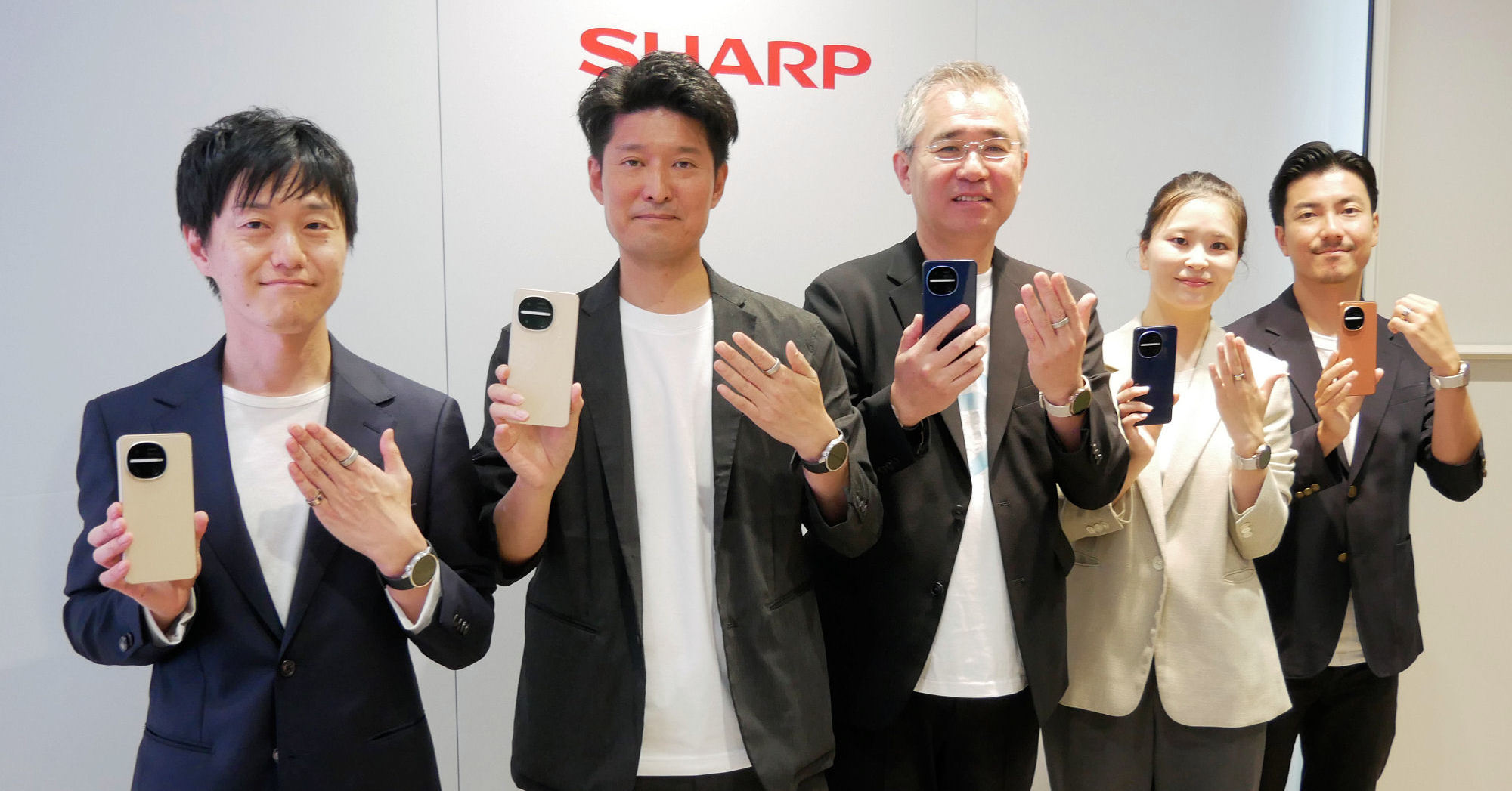 シャープがウェアラブルに本格参入　摂取カロリー計測ウォッチと2.1gの超軽量リング「からだメイト」の真価