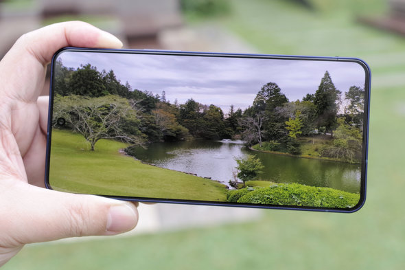 AQUOS R11