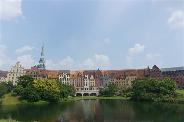 Huawei �[�Z���E����