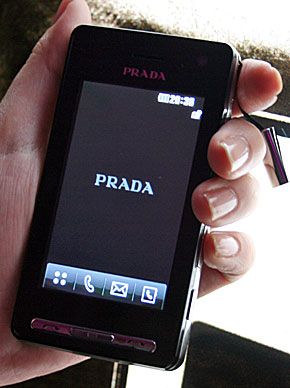 未使用品 phone PRADAフォンに触った！ - PRADA プラダの“センス”を 