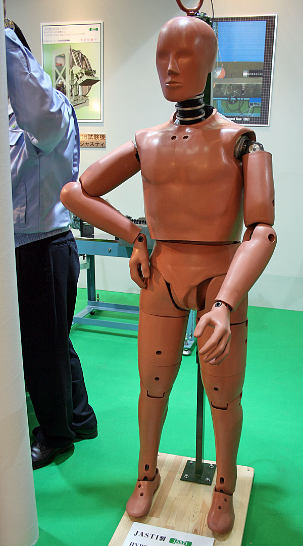 衝突実験用ダミー人形 を製造する 日本で唯一の企業 人とくるまのテクノロジー展08 Itmedia News