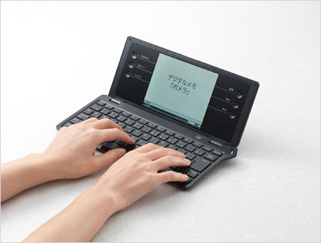 打ちやすくなったキーボード採用の新型「ポメラ」 Bluetooth対応、親指