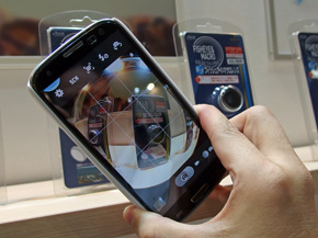 アプリでは難しい 魚眼レンズをワンタッチ装着 スマホに貼り付ける本格レンズ Itmedia News