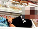 アイス冷蔵ケースに客が寝転んで写真──スーパー「カスミ」が商品撤去