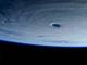 地球の穴のよう　スーパー台風の「目」、ISS宇宙飛行士が撮影
