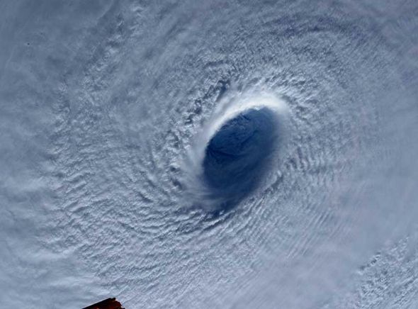 地球の穴のよう スーパー台風の 目 Iss宇宙飛行士が撮影 Itmedia News