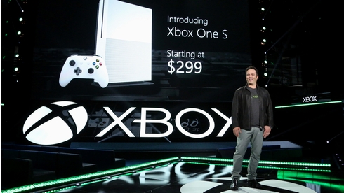 Xbox One S 8月発売へ 299ドルから 縦置き 4k 電源内蔵 Itmedia News