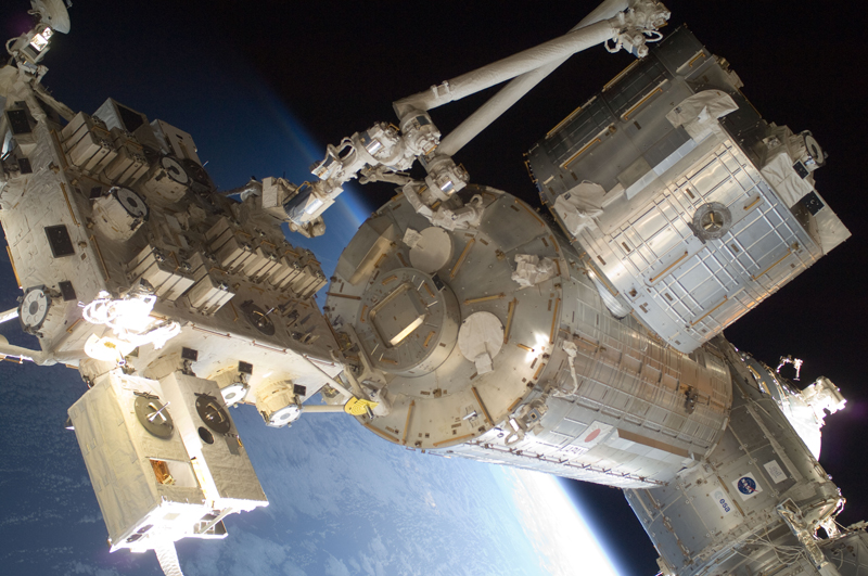地上400キロの実験室 ISS「きぼう」では何が行われているの？：週末