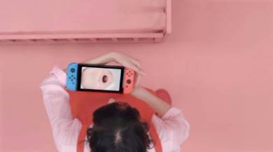 Nintendo Switch 赤ちゃん に驚愕 ゲーム本体を抱っこする 前代未聞の寝かしつけゲーム Itmedia News