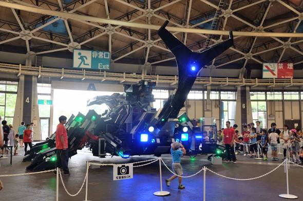 カブトムシ型巨大ロボット「カブトム RX-03」