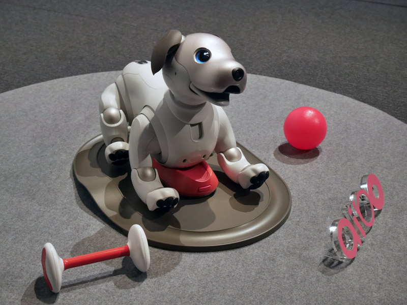 AIBO」から「aibo」へ 人とふれあい成長する“3つのAI”とは？ - ITmedia NEWS