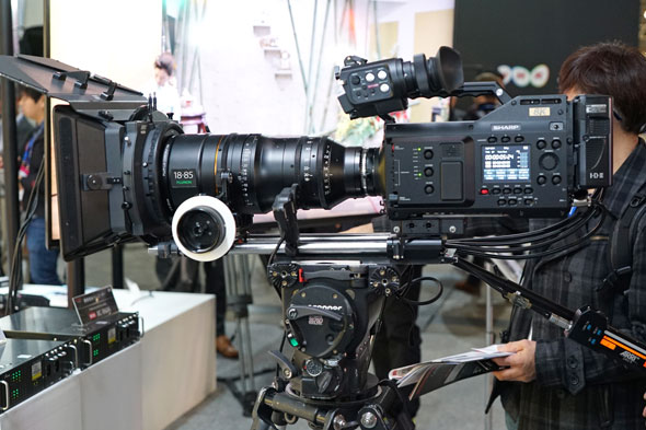 8Kしか撮れない業務用カメラ」シャープが開発 “約30年ぶり”市場参入の
