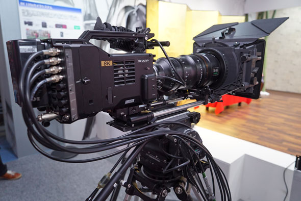 8Kしか撮れない業務用カメラ」シャープが開発 “約30年ぶり”市場参入の理由は - ITmedia NEWS